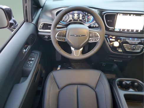New 2026 Chrysler Pacifica Select FWD image 11