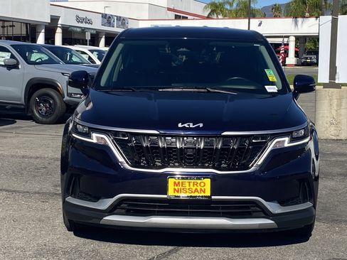 Used 2024 Kia Carnival LX image 8