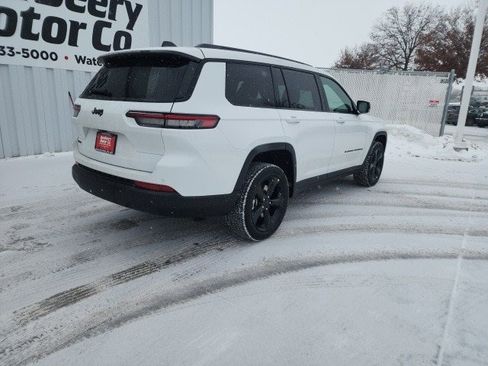 New 2025 Jeep Grand Cherokee L Altitude image 18