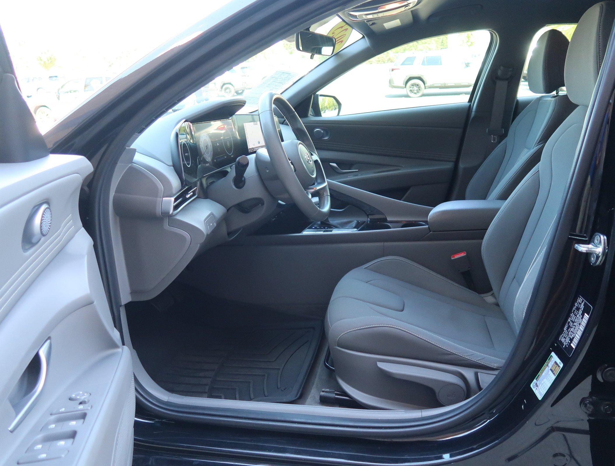 Used 2023 Hyundai Elantra SEL w/ Convenience Package FWD image 11