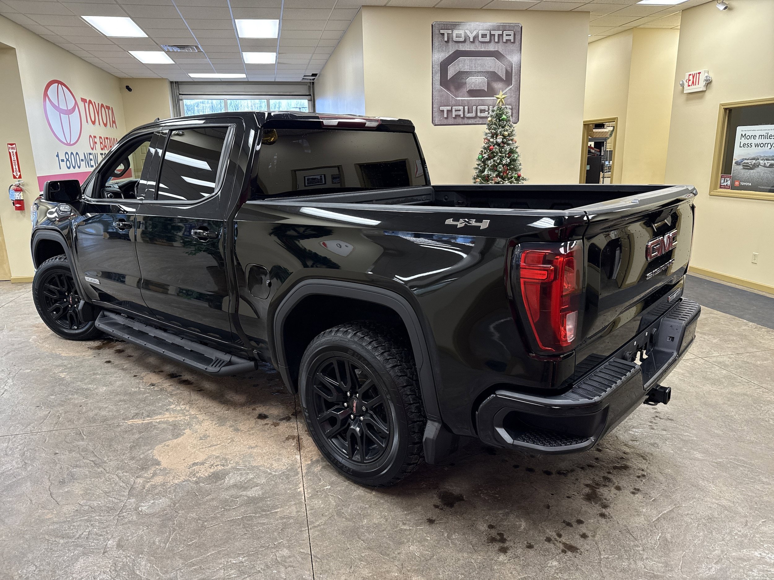 Used 2020 GMC Sierra 1500 Elevation w/ Elevation Value Package AWD/4WD image 11