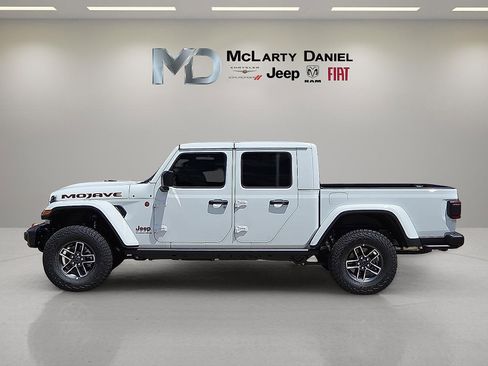 New 2025 Jeep Gladiator Mojave image 3