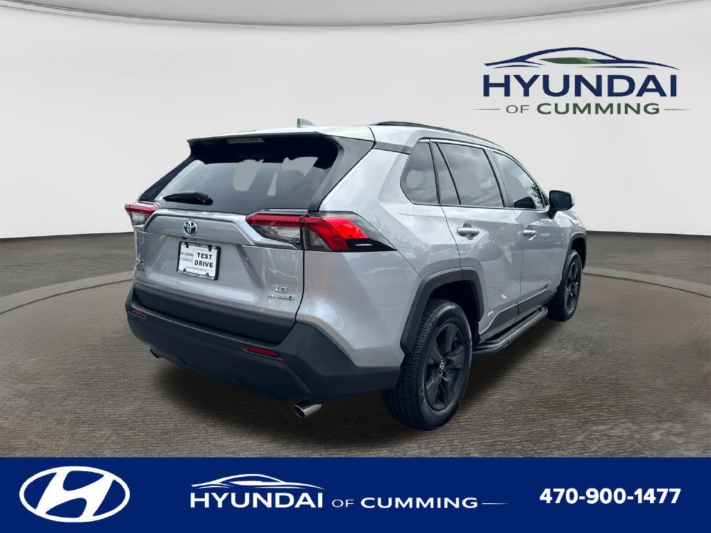 Used 2024 Toyota RAV4 LE AWD/4WD image 8