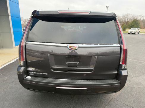 Used 2018 Cadillac Escalade Luxury image 9
