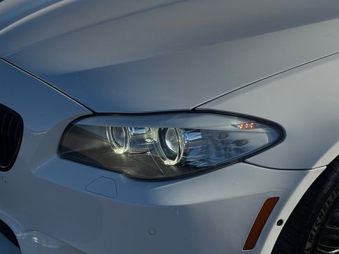 Used 2013 BMW M5 image 9