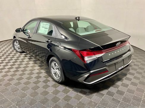 New 2026 Hyundai Elantra SE FWD image 11
