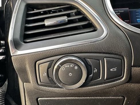 Used 2018 Ford Edge Titanium image 22