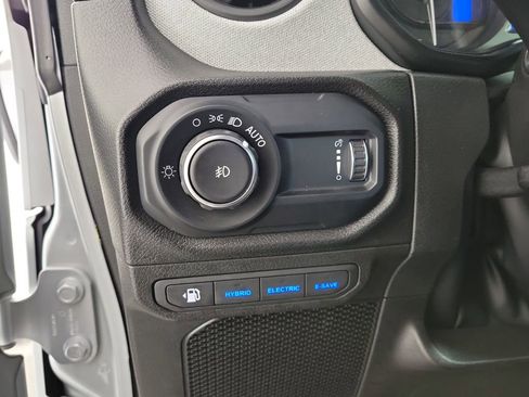 Used 2024 Jeep Wrangler Unlimited AWD/4WD image 13