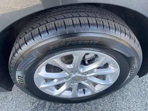 Used 2019 Chevrolet Equinox LS image 17