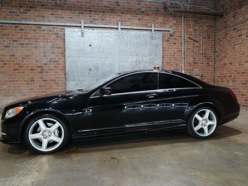 Used 2011 Mercedes-Benz CL 550 4MATIC w/ Sport Pkg Plus One image 9