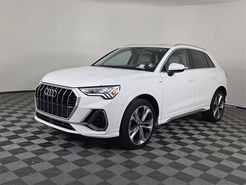 Used 2020 Audi Q3 2.0T Premium Plus w/ Premium Plus Package image 9