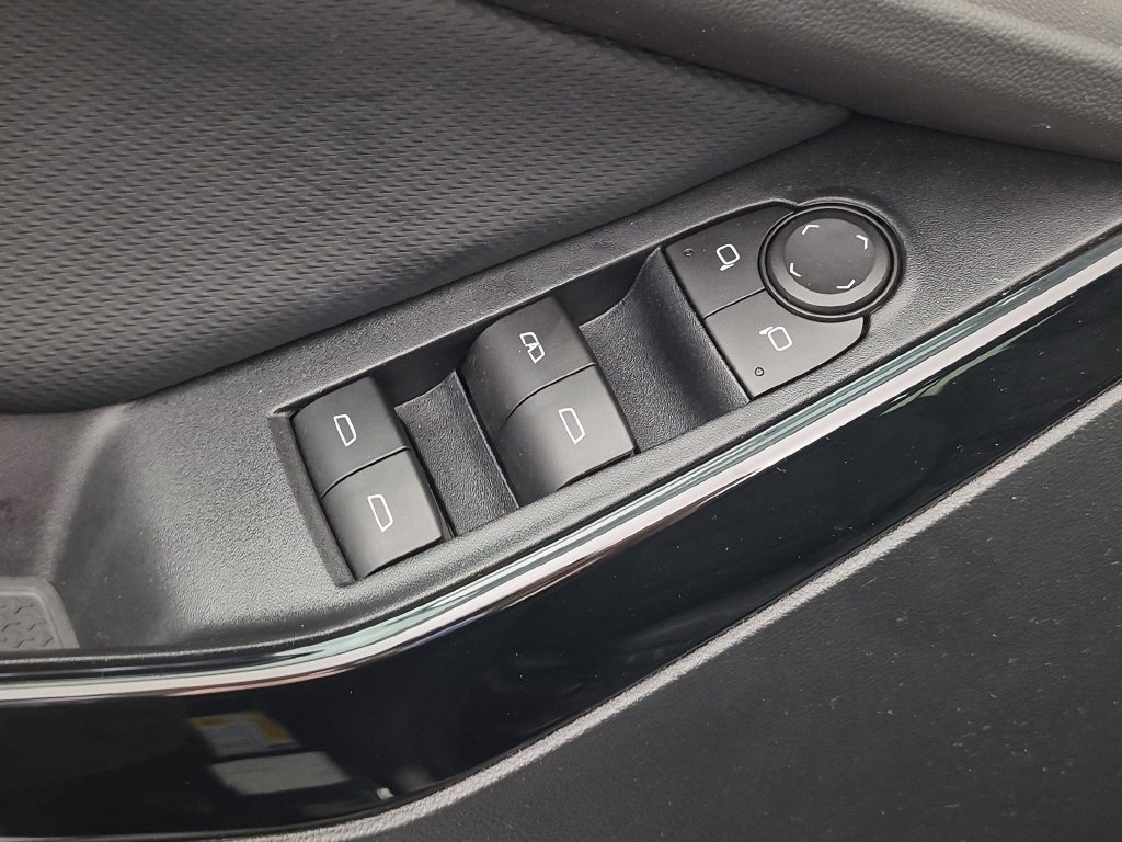 Certified 2026 Chevrolet Equinox LT FWD image 13