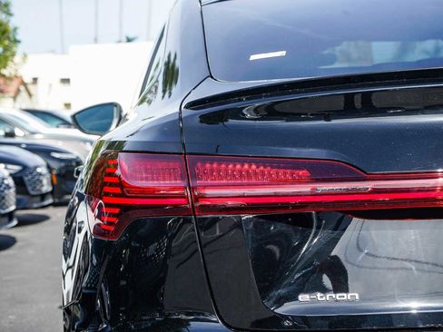 Certified 2023 Audi e-tron Premium Plus w/ Premium Plus Package image 9