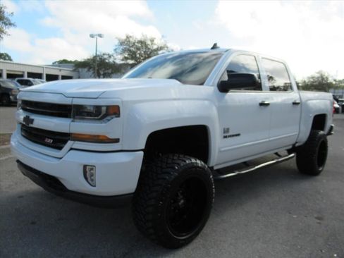 Used 2018 Chevrolet Silverado 1500 LT w/ All Star Edition image 3