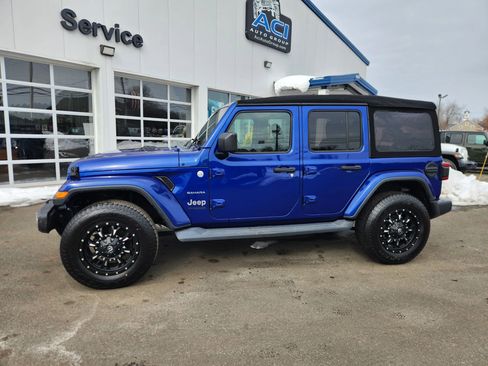 Used 2018 Jeep Wrangler Unlimited Sahara w/ Dual Top Group image 8