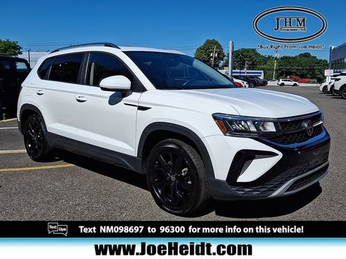 Used 2022 Volkswagen Taos SE AWD/4WD image 1