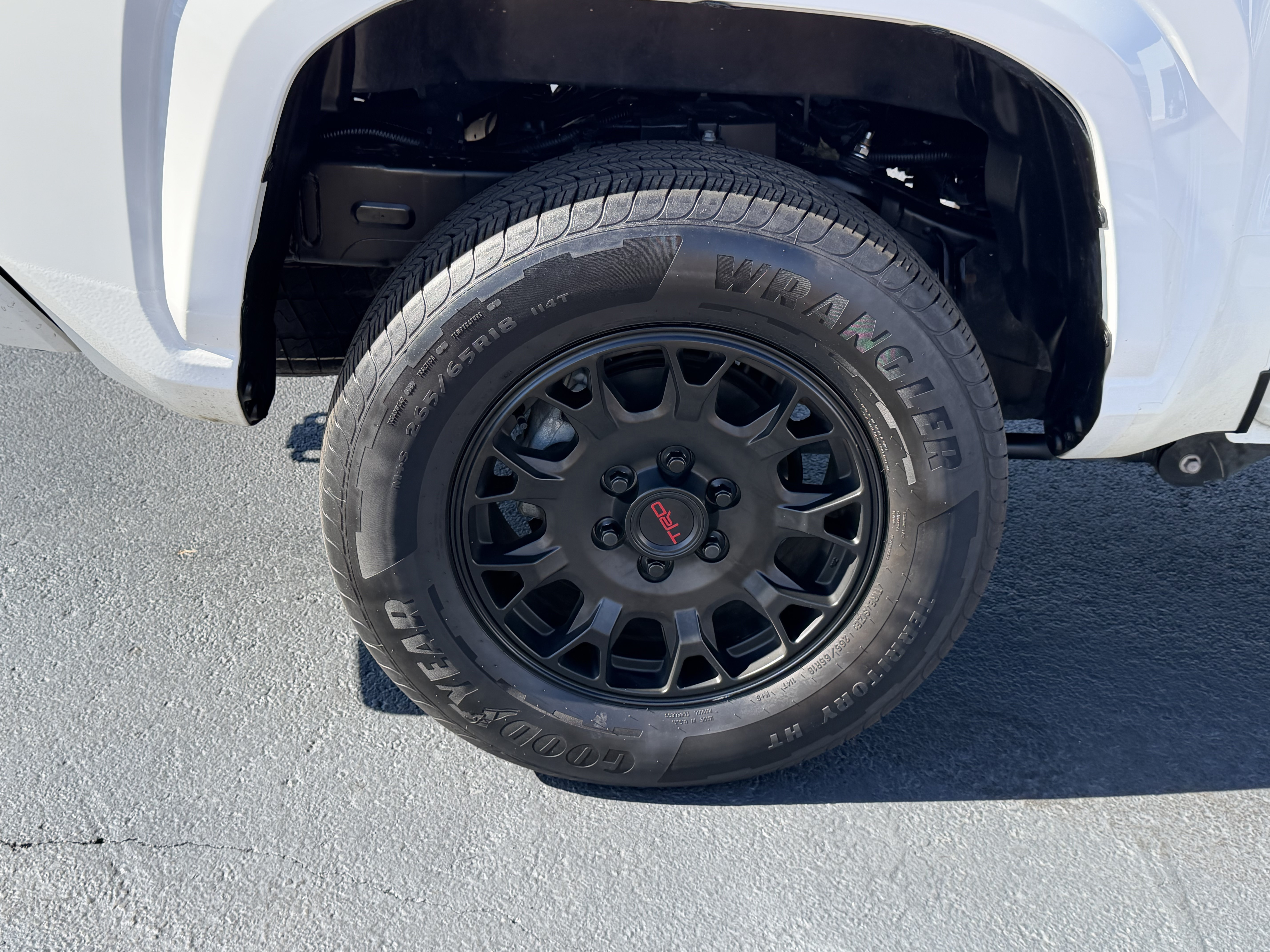 Certified 2025 Toyota Tacoma SR5 AWD/4WD image 10