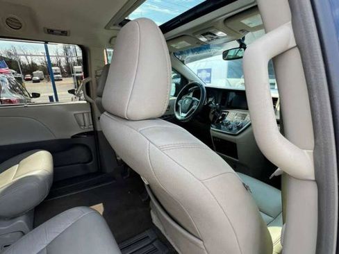 Used 2017 Toyota Sienna XLE w/ XLE Navigation Package image 27