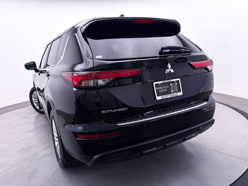 Used 2023 Mitsubishi Outlander ES FWD image 8