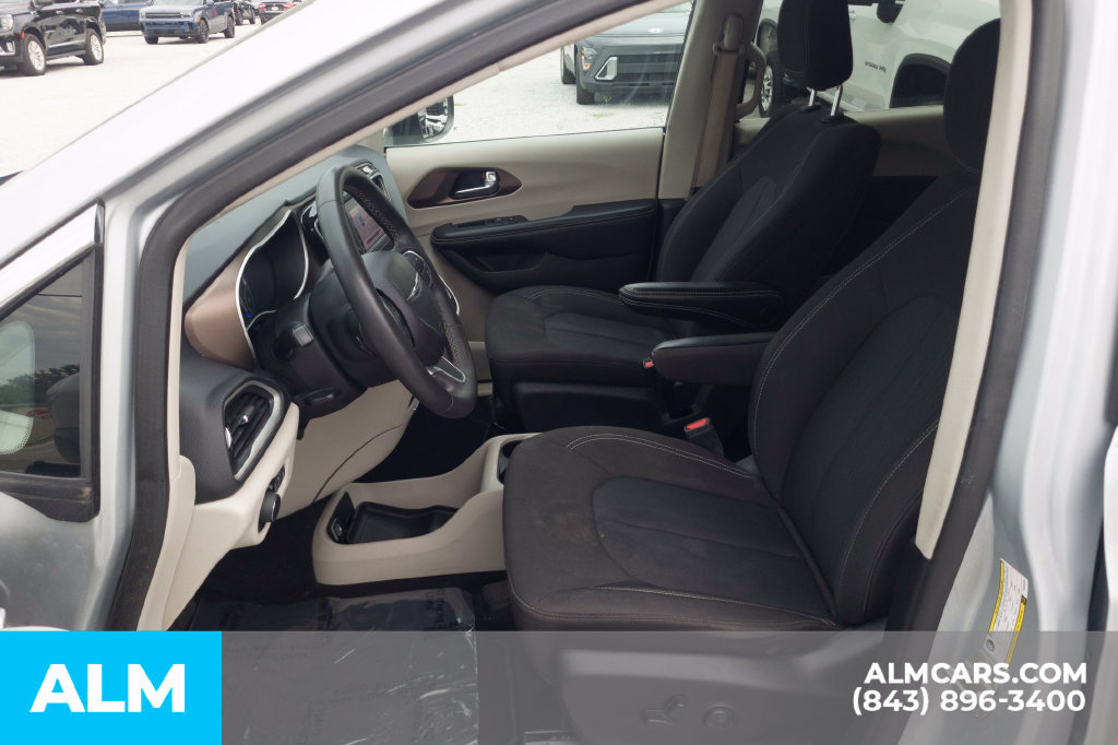 Used 2023 Chrysler Voyager LX FWD image 16