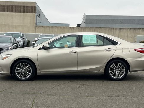 Certified 2016 Toyota Camry SE image 9