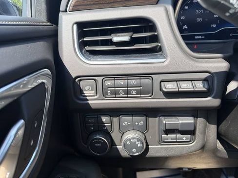 Used 2023 Chevrolet Tahoe Premier w/ Premium Package AWD/4WD image 18
