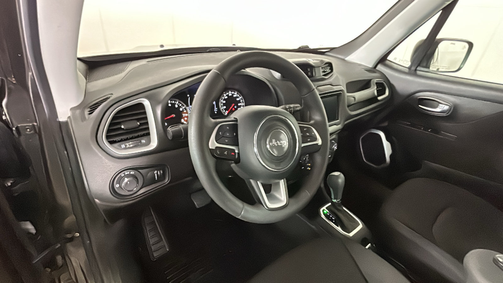 Used 2021 Jeep Renegade Sport FWD image 15