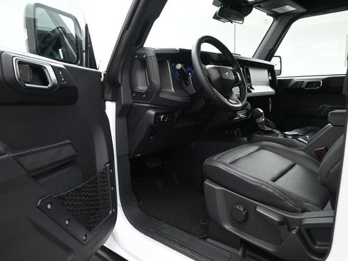 New 2025 Ford Bronco Badlands image 8