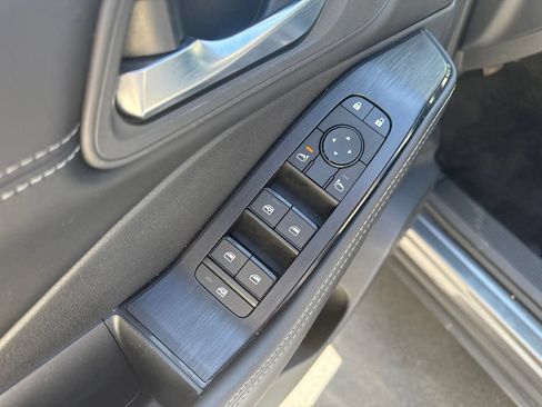 Used 2025 Nissan Rogue SV w/ SV Premium Package AWD/4WD image 19