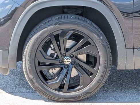 Used 2022 Volkswagen Atlas SE w/ Black Wheel Package FWD image 11