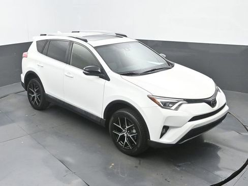 Used 2018 Toyota RAV4 SE w/ Power Extra Value Package FWD image 30