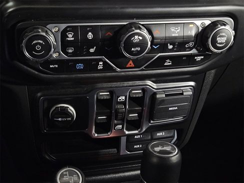 Used 2023 Jeep Wrangler Unlimited Sahara w/ Cold Weather Group image 16