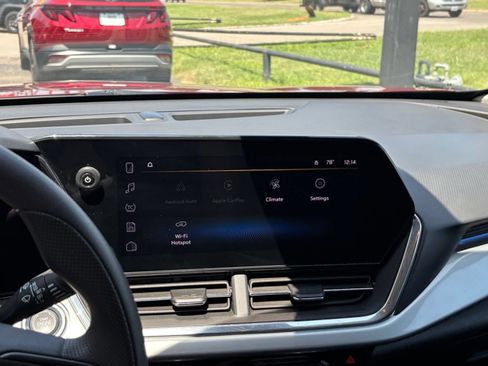 Used 2025 Chevrolet Trax LT FWD image 19