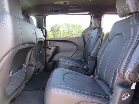 New 2025 Chrysler Voyager LX image 16