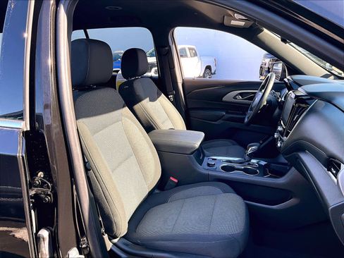 Used 2023 Chevrolet Traverse LT w/ Rear Camera Mirror Package image 11