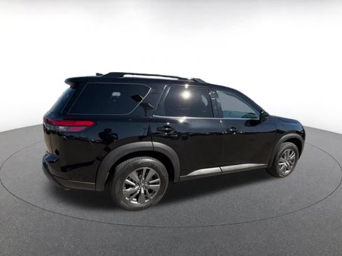 Used 2025 Nissan Pathfinder SV FWD image 13