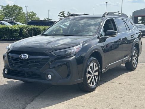 Certified 2025 Subaru Outback Premium AWD/4WD image 3
