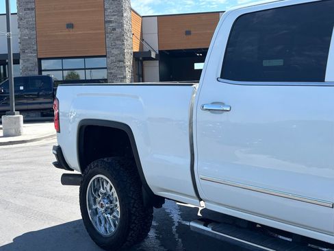 Used 2015 GMC Sierra 2500 Denali w/ Duramax Plus Package AWD/4WD image 3