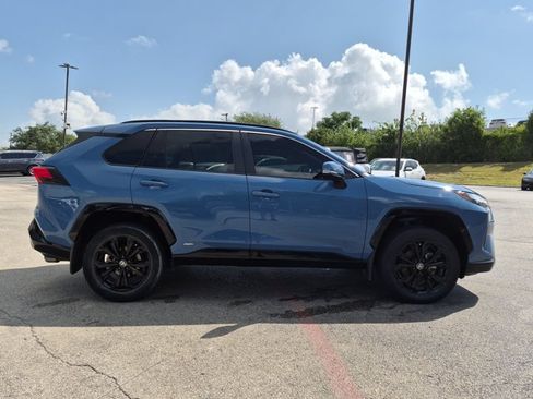 Used 2022 Toyota RAV4 SE AWD/4WD image 4