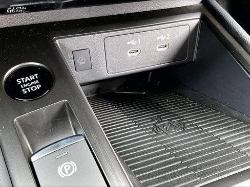 Used 2025 Nissan Kicks SR w/ Illumination Package image 35