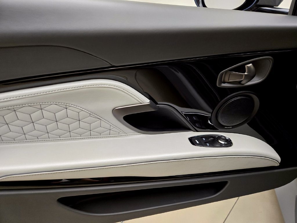 Used 2020 Aston Martin DBS Superleggera RWD image 29