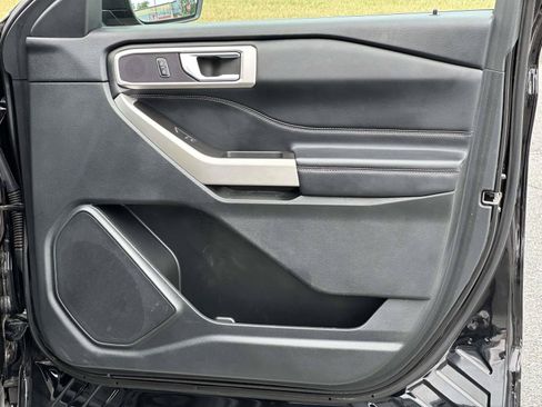Certified 2023 Ford Explorer XLT RWD image 9