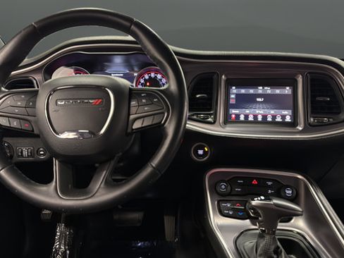 Used 2019 Dodge Challenger SXT RWD image 11