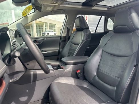 Used 2020 Toyota RAV4 Limited AWD/4WD image 14