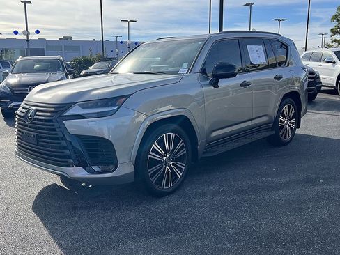 Used 2024 Lexus LX 600 4WD w/ Luxury Package image 7