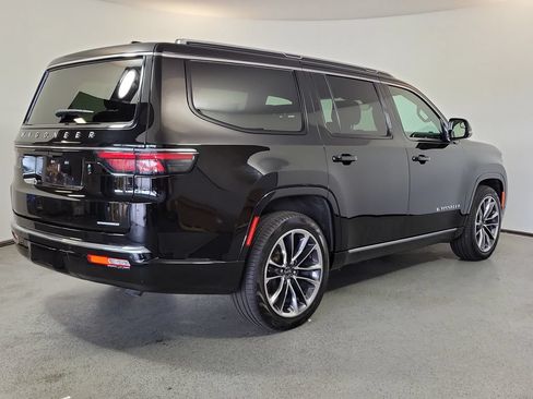 Used 2024 Jeep Wagoneer Series III w/ Premium Group I AWD/4WD image 6