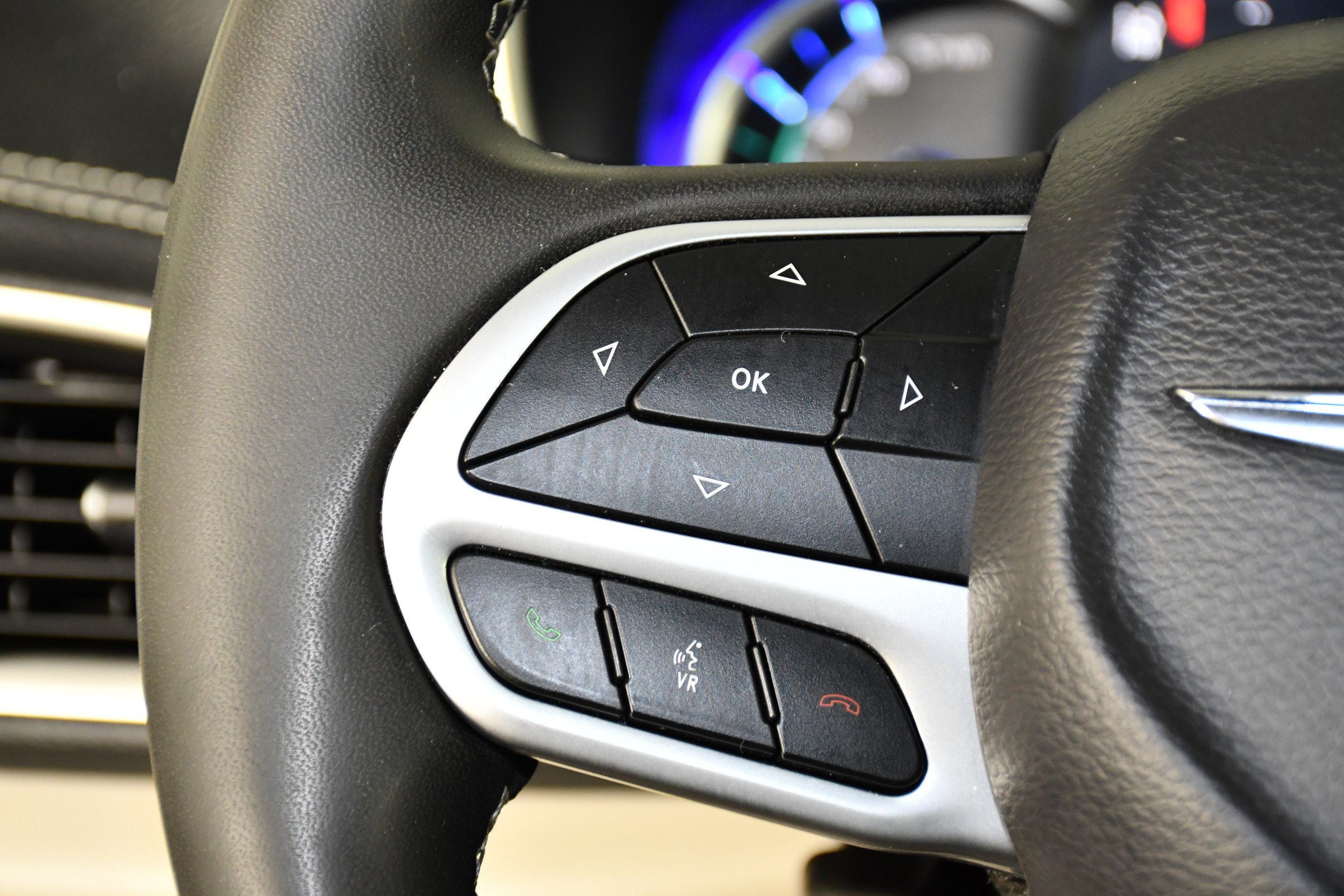 Used 2023 Chrysler Pacifica Touring-L FWD image 20