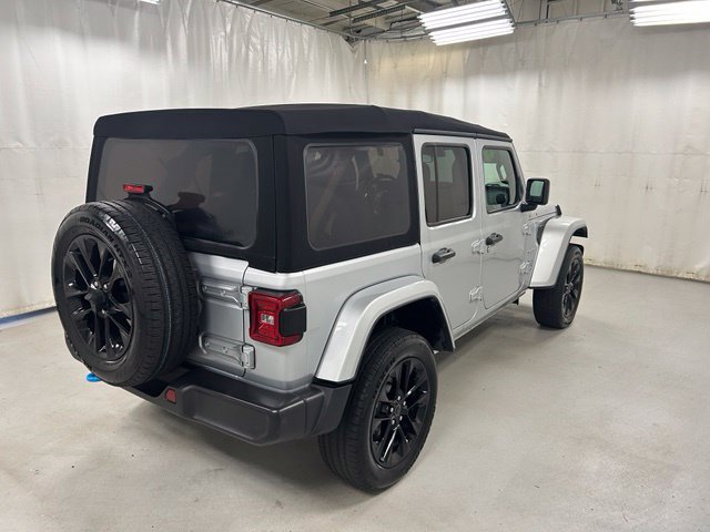 Used 2024 Jeep Wrangler Unlimited Sahara AWD/4WD image 4