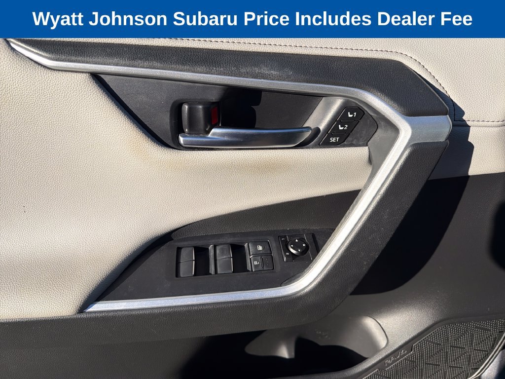Used 2020 Toyota RAV4 Limited AWD/4WD image 22