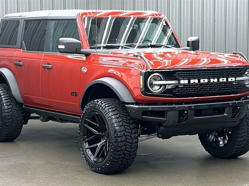 Used 2023 Ford Bronco Wildtrak image 7